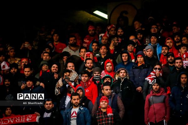 دیدار تیم‌های فوتبال پرسپولیس و تراکتورسازی