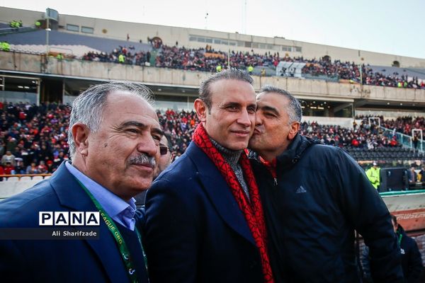 دیدار تیم‌های فوتبال پرسپولیس و تراکتورسازی