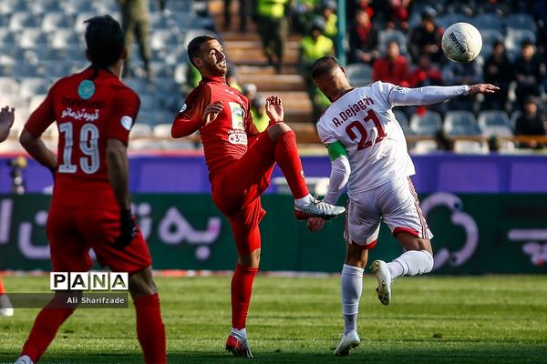 دیدار تیم‌های فوتبال پرسپولیس و تراکتورسازی