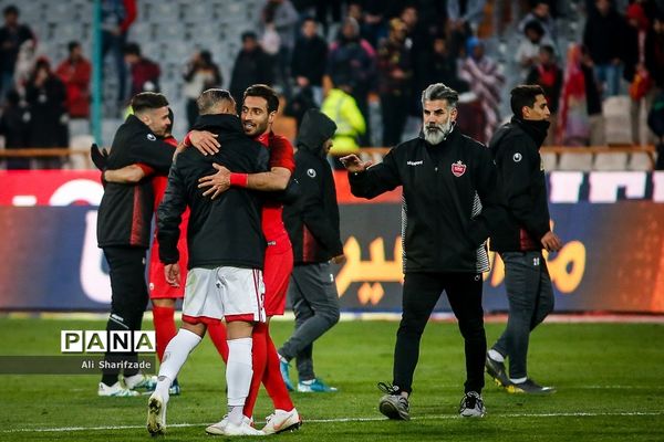 دیدار تیم‌های فوتبال پرسپولیس و تراکتورسازی