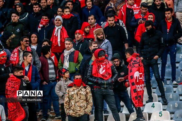 دیدار تیم‌های فوتبال پرسپولیس و تراکتورسازی