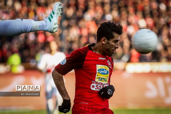 دیدار تیم‌های فوتبال پرسپولیس و تراکتورسازی