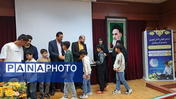 تجلیل از نخبگان قرآنی در نکا