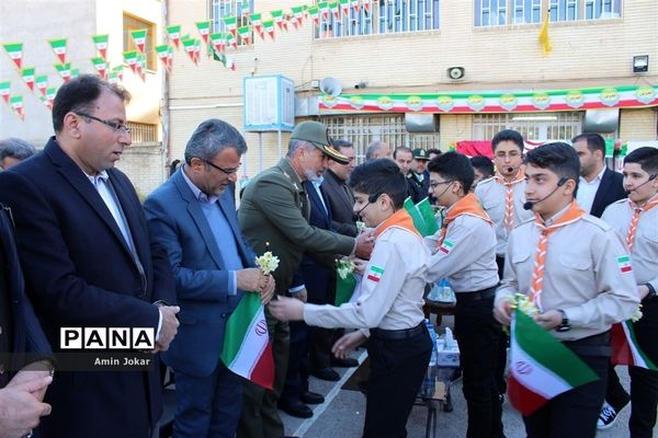 آیین نواختن زنگ انقلاب اسلامی در مدرسه الزهرا شهر شیراز