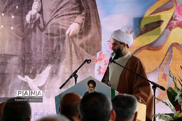 نواخته شدن زنگ انقلاب و مراسم نمادین استقبال ار ورود امام خمینی(ره) در شهرستان امیدیه