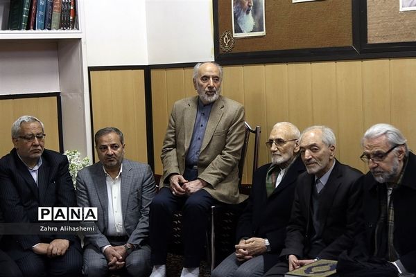 نواختن گلبانگ انقلاب اسلامی با حضور وزیر آموزش و پرورش