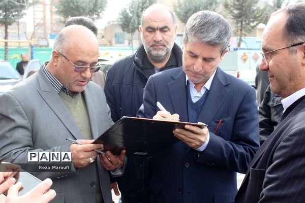 نواختن  زنگ انقلاب در ارومیه