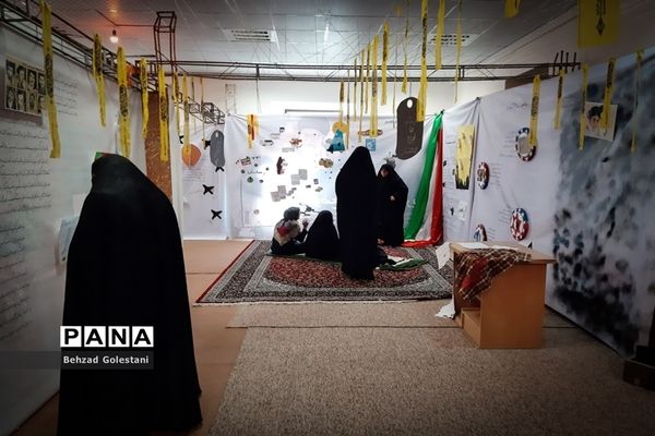 نمایشگاه انقلاب اتحادیه انجمن های اسلامی دانش آموزان آذربایجان غربی در ارومیه