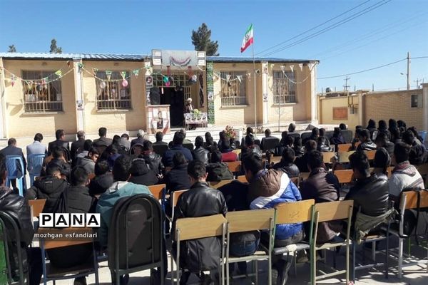 نواخته شدن زنگ انقلاب در مدارس نی ریز