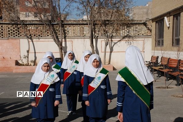 نواخته شدن  زنگ انقلاب در مدارس شهرری