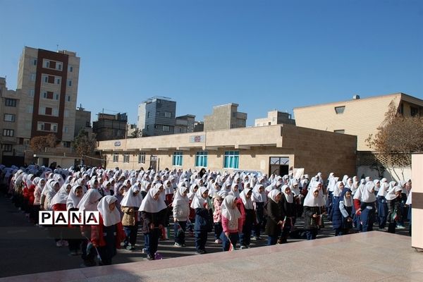 نواخته شدن  زنگ انقلاب در مدارس شهرری