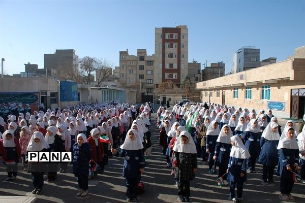 نواخته شدن  زنگ انقلاب در مدارس شهرری