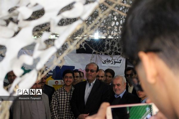 نمایشگاه مدرسه انقلاب در دبیرستان  شریعتی بوشهر
