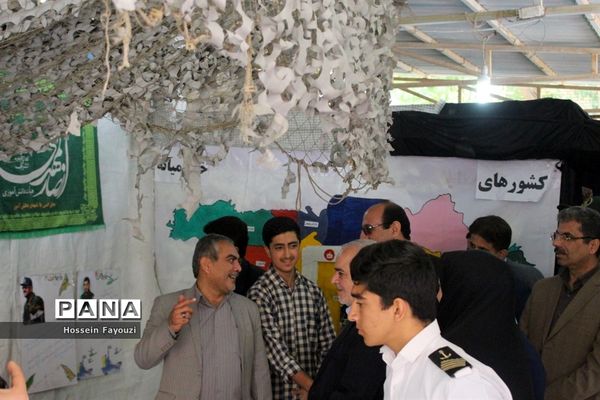 نمایشگاه مدرسه انقلاب در دبیرستان  شریعتی بوشهر