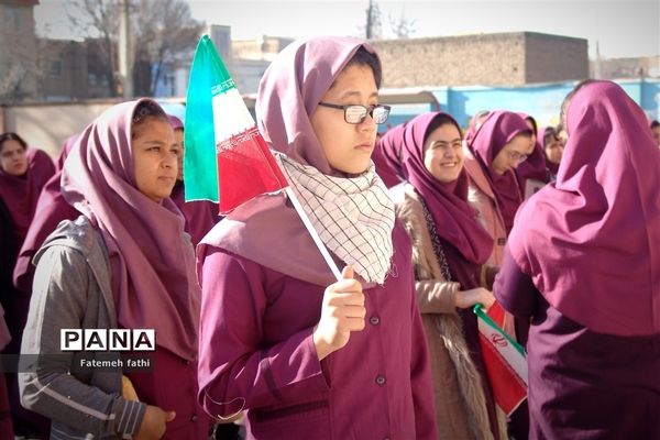 زنگ انقلاب در مدارس چهاردانگه طنین انداز شد