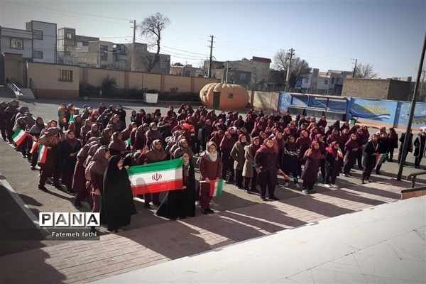 زنگ انقلاب در مدارس چهاردانگه طنین انداز شد