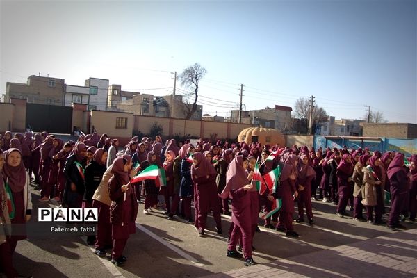 زنگ انقلاب در مدارس چهاردانگه طنین انداز شد