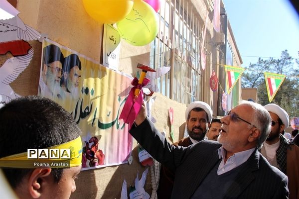 زنگ انقلاب به مناسبت ورود امام خمینی ره درشهرستان خوسف