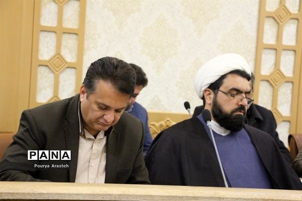 در اولین روز از دهه فجر شورای اداری شهرستان خوسف در دفتر فرمانداری