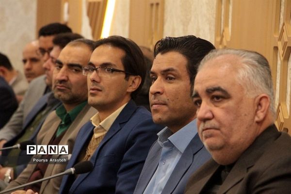 در اولین روز از دهه فجر شورای اداری شهرستان خوسف در دفتر فرمانداری