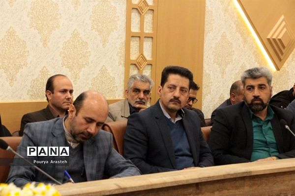 در اولین روز از دهه فجر شورای اداری شهرستان خوسف در دفتر فرمانداری