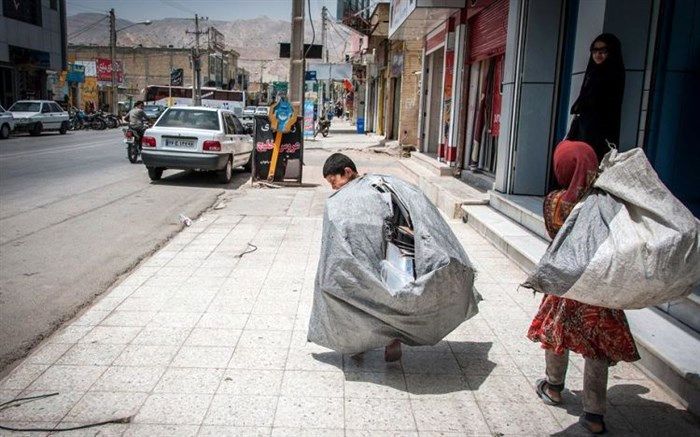 برخورد شهرداری با پیمانکاران به جای جمع‌آوری کودکان زباله‌گرد