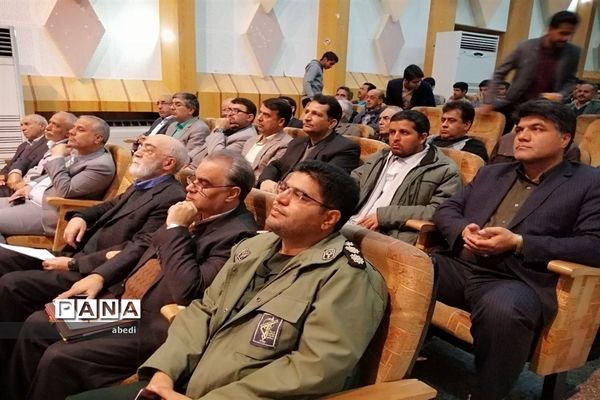 تجلیل از دانش آموزان برگزیده کنکور سراسری و مسابقات فرهنگی هنری در شهرستان بهاباد