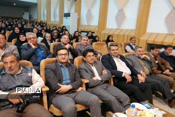 تجلیل از دانش آموزان برگزیده کنکور سراسری و مسابقات فرهنگی هنری در شهرستان بهاباد