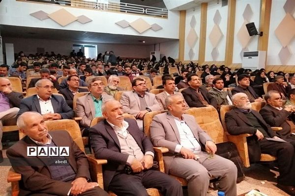 تجلیل از دانش آموزان برگزیده کنکور سراسری و مسابقات فرهنگی هنری در شهرستان بهاباد