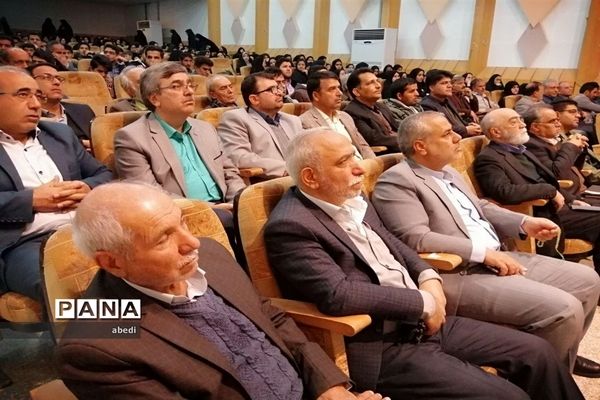 تجلیل از دانش آموزان برگزیده کنکور سراسری و مسابقات فرهنگی هنری در شهرستان بهاباد