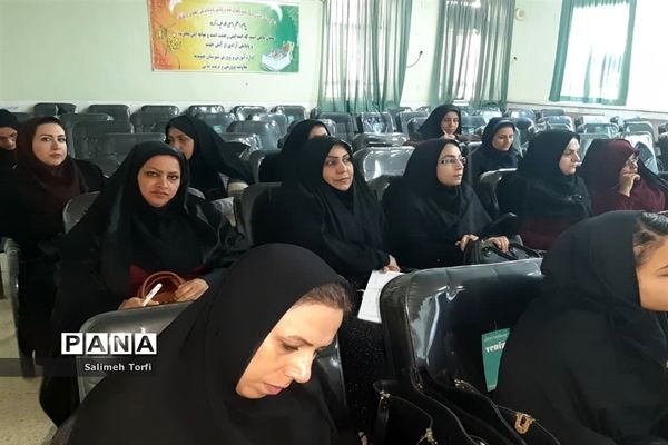 برگزاری کارگاه تفکر و سواد رسانه وآموزش عکاسی درشهرستان حمیدیه