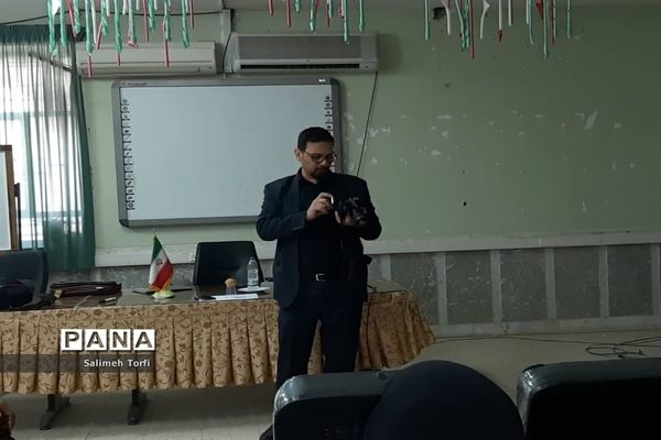 برگزاری کارگاه تفکر و سواد رسانه وآموزش عکاسی درشهرستان حمیدیه