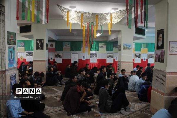 بازدید امام جمعه پردیسان از نمایشگاه انقلاب