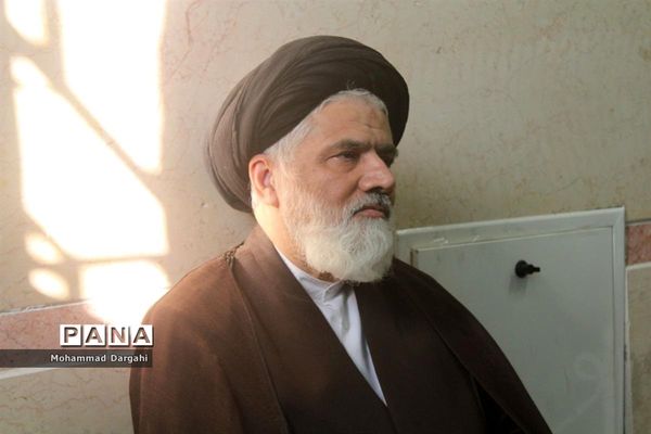 بازدید امام جمعه پردیسان از نمایشگاه انقلاب