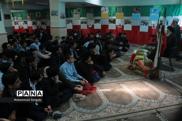 بازدید امام جمعه پردیسان از نمایشگاه انقلاب