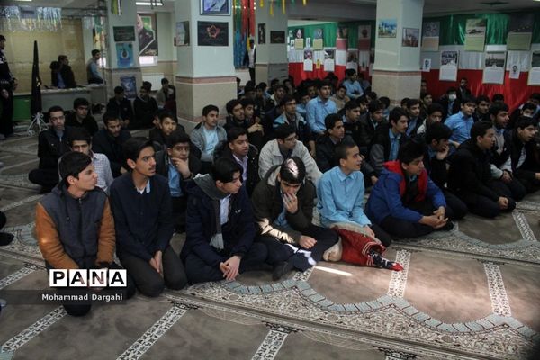 بازدید امام جمعه پردیسان از نمایشگاه انقلاب