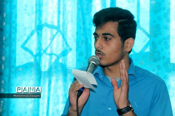 بازدید امام جمعه پردیسان از نمایشگاه انقلاب