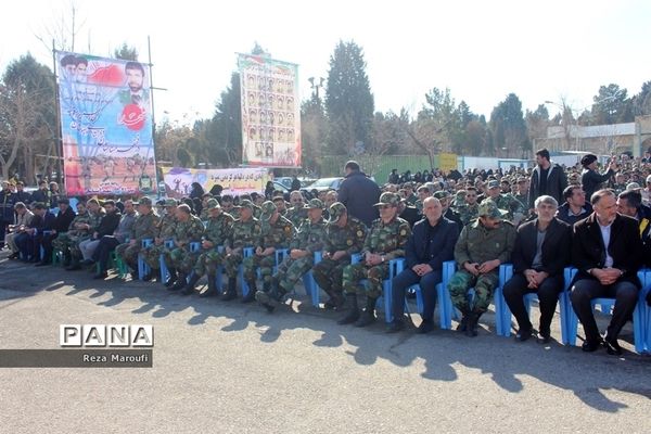 غبار روبی مزار شهدا به مناسبت دهه فجر در ارومیه