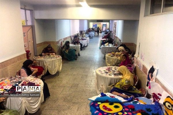 بازارچه هنرهای دستی دانش آموزی در شهرستان ملارد