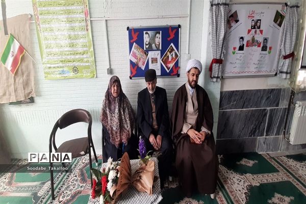 برگزاری یادواره شهیدان سلطانی در دبستان شاهد ٢ ملایر