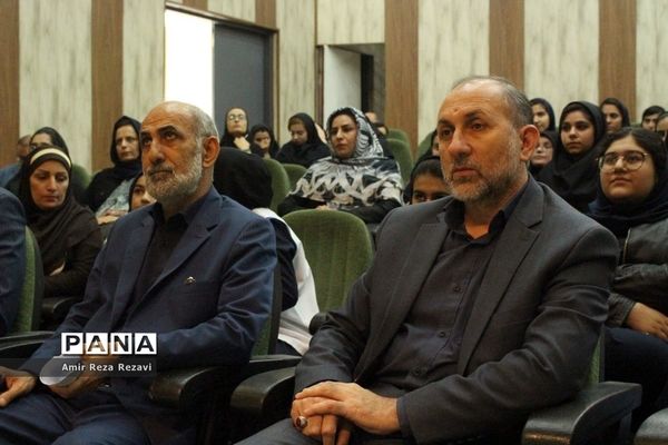 دیدار تشکل ها و نخبگان  دانش آموزی با مدیرکل صداو سیمای خوزستان