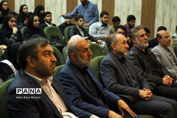 دیدار تشکل ها و نخبگان  دانش آموزی با مدیرکل صداو سیمای خوزستان