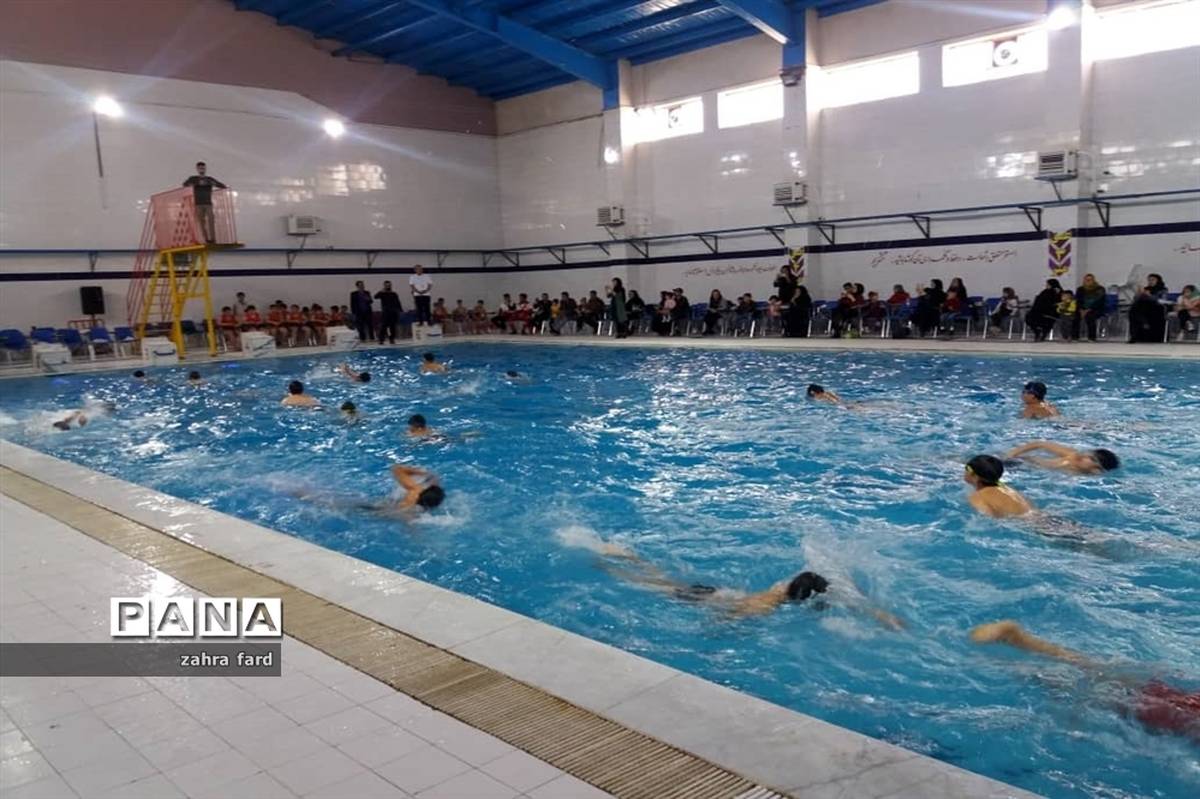 برگزاری مسابقات شنای دانش‌آموزی به مناسبت دهه فجر
