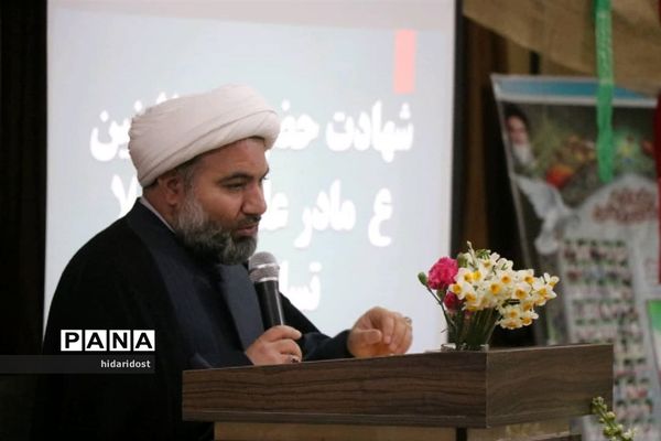 اجرای طرح لاله‌های روشن در ابرکوه