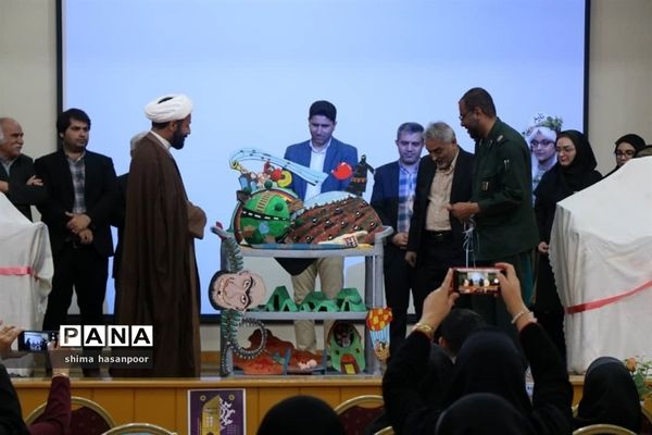 هنرستان فنی دخترانه سمیه آبادان برای اولین بار در خوزستان نخستین جشنواره هویت من در گذر زمان