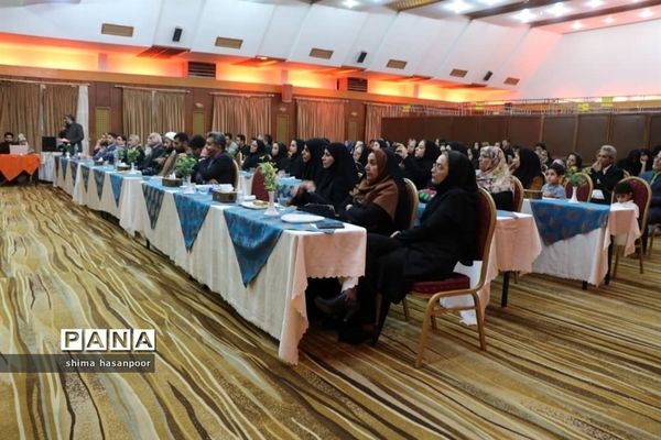 هنرستان فنی دخترانه سمیه آبادان برای اولین بار در خوزستان نخستین جشنواره هویت من در گذر زمان