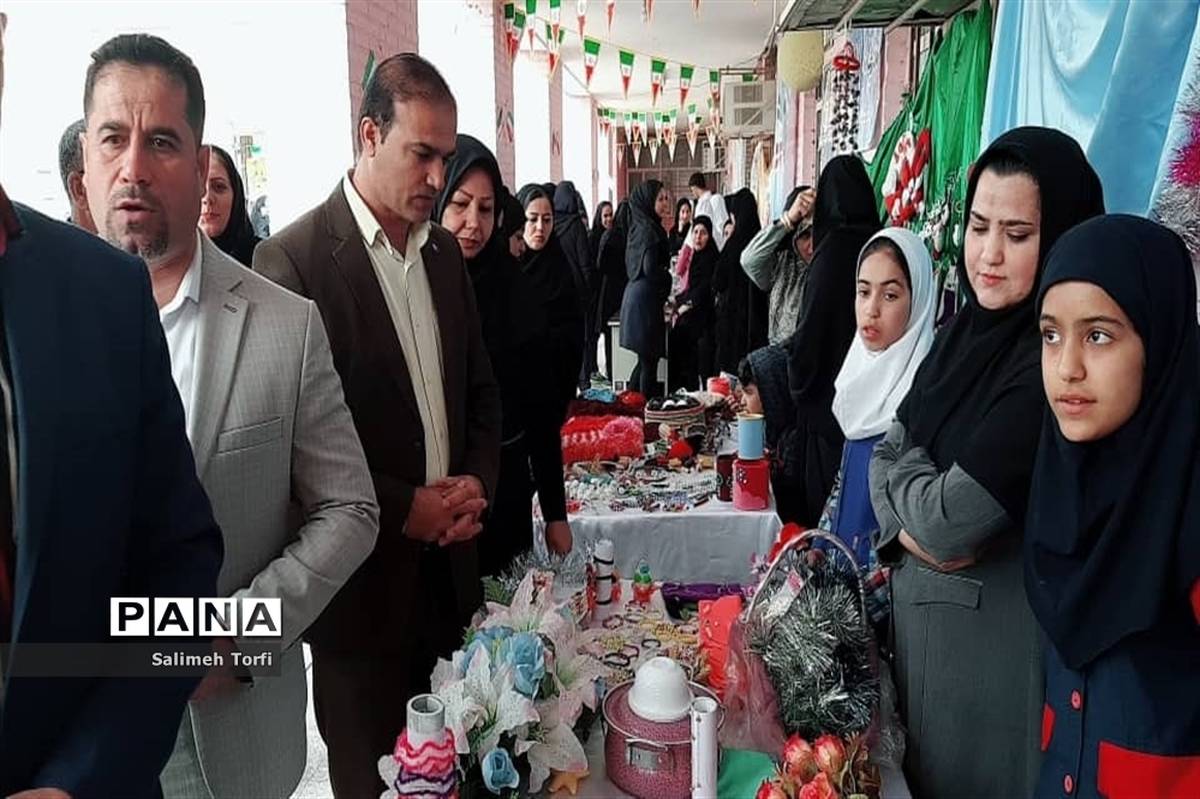 جشنواره صنایع دستی و غذاهای سنتی به میزبانی هنرستان کاردانش طوبی در شهرستان حمیدیه