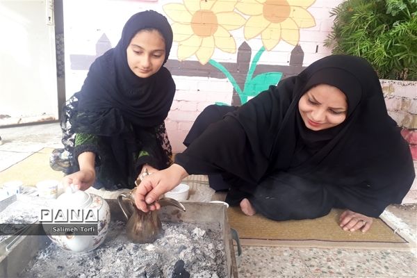 جشنواره صنایع دستی و غذاهای سنتی به میزبانی هنرستان کاردانش طوبی در شهرستان حمیدیه