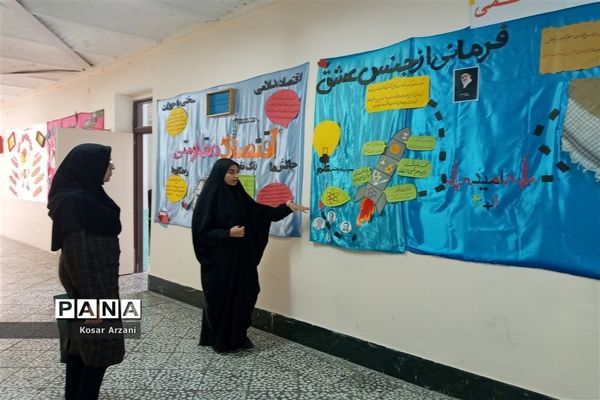 بازدید دبیران دبیرستان فاطمه زهرا (س) از نمایشگاه انقلاب