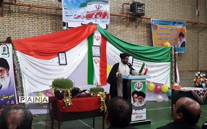 پیشرفت آینده ایران در دست دانش آموزان است